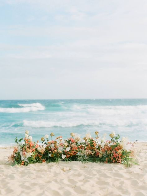 Tropical citrus Micro-wedding inspiration in Hawaii | Hawaii Wedding Inspiration Traveling To Hawaii, Mykonos Wedding, Wedding Altar, Citrus Wedding, Beach Floral, Beach Wedding Flowers, Grass Wedding, Wedding Beach Ceremony, Beach Ceremony