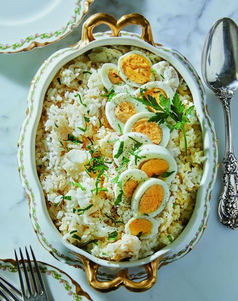 No breakfast at Downton would be complete without kedgeree Downton Abbey Recipes, Kedgeree Recipe, Salsa Gravy, Over Easy Eggs, Baking Science, Idee Pasto, Smoked Fish, British Food, New Cookbooks