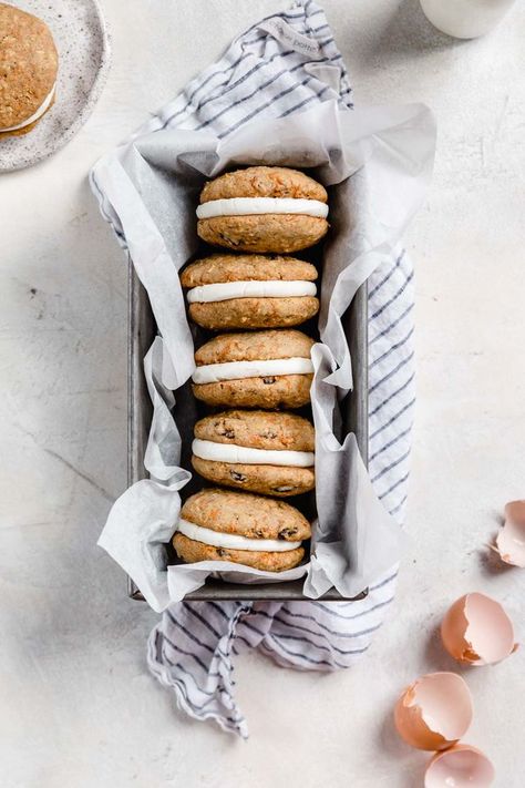 Carrot Cake Sandwich Cookies, Soft Oatmeal Cookies, Cookies Photography, Cake Sandwich, Baking Photography, Broma Bakery, Dessert Photography, Food Photography Inspiration, Whoopie Pies