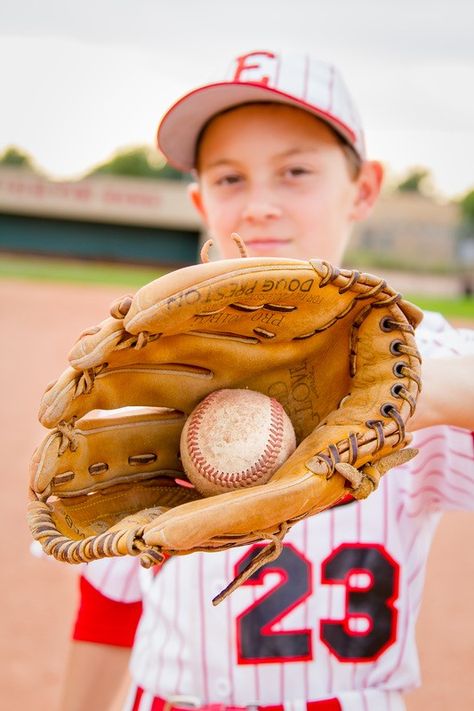 Kid Baseball Photoshoot, Baseball Pics Boys, Softball Pictures Poses Individual Kids, Boys Baseball Photoshoot, Youth Baseball Pictures Poses, Baseball Field Family Photoshoot, Baseball Photoshoot Ideas Kids, Teeball Pictures, Baseball Pictures Poses For Kids