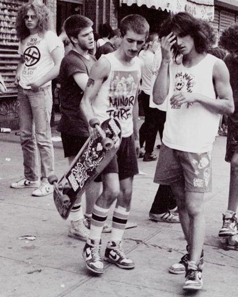 80s Skater Aesthetic, 80s Skater, 2000s Boys, Skate Vibes, Skate Punk, Skate Photos, 90s Skate, Skate And Destroy, Skateboard Photography