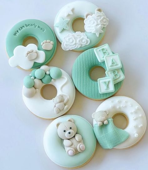 Donut Baby Shower Ideas, Mini Donuts Decoration, Mini Donuts Ideas, Mini Donut Recipes, Donut Cookies, Donut Decorating Ideas, Fancy Donuts, Beary Cute, Cake Wallpaper