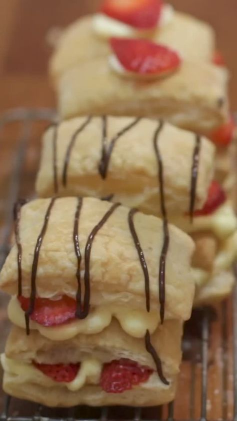 Matt Taylor (@inthekitchenwithmatt) on Threads Mini Snacks Ideas, Puff Pastry Desserts Easy, Pastry Puff Recipes, Dessert With Puff Pastry, Strawberry Napoleon, Puffy Pastry, Pastry Cake Recipes, Easy Puff Pastry Desserts, Easy Strawberry Dessert