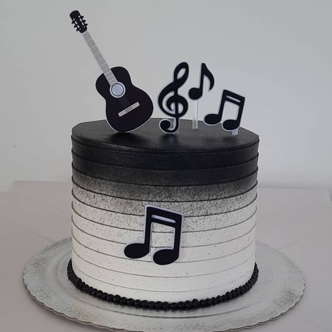 37 curtidas, 2 comentários - Dealícias (@dealiciass) no Instagram: “#boloviolão #bolochantininho #bolomasculino #bolomusical #bololindo #bolopretoebranco  Topo:…” Music Cake Ideas For Men, Music Cake Ideas, Birthday Cake For Son, Music Birthday Cake, Guitar Birthday Cakes, Bolo Musical, Music Themed Cakes, All For Us, Cake Design For Men