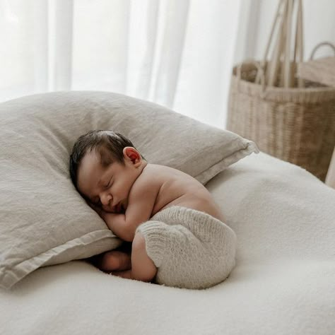 Editorial Newborn Photoshoot, Editorial Newborn Photography, Moody Newborn Photography, Newborn Babyshoot, Boho Newborn Photography, Natural Newborn Poses, Natural Light Newborn Photography, Boho Newborn, Professional Newborn Photography