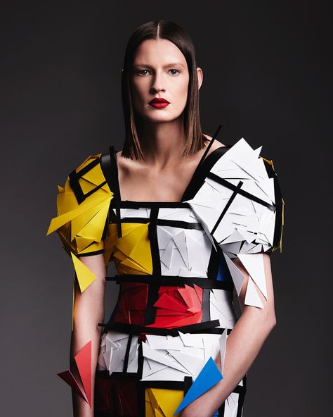 FJ Baur on Behance Bauhaus Outfit, Dadaism Fashion, 80s Vintage Fashion, Vogue Photoshoot, Quilt Dress, Memphis Style, Artist Outfit, Fashion Design Dress, School Art Projects