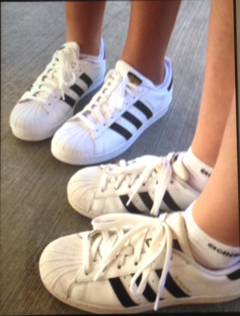 White Adidas Superstar Outfit, White Superstars Outfit, Superstar Shoes Outfit, White Superstars, Adidas Superstar Outfit, Superstar Outfit, Adidas Shoes Superstar, Streetwear Shoes, Superstars Shoes