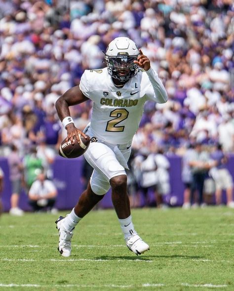 Colorado QB Shedeur Sanders today vs. TCU: 🏈38-of-47 🏈School record 510 passing yards 🏈4 TDs 🏈0 INTs | Instagram Sko Buffs, Hard Photos, Shedeur Sanders, Colorado Buffaloes Football, Drip Ideas, College Football Uniforms, American Football Uniforms, Football Drip, Football Poses