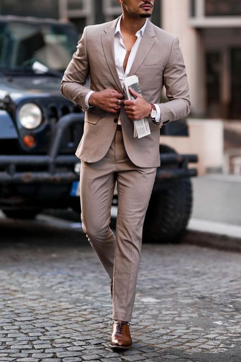 This mens tan suit is the perfect business causal outfit for men. This is a perfect mens summer outfit as well. If you want a suit like this custom made for you, book an appointment with Giorgenti New York! Men Suits Style Wedding Classy, Brown Suit Outfit, Mens Tan Suit, Men Suits Style Wedding, Tan Suit Men, Tan Suits, Tan Suit Jacket, Men's Summer Outfit, Style Gentleman