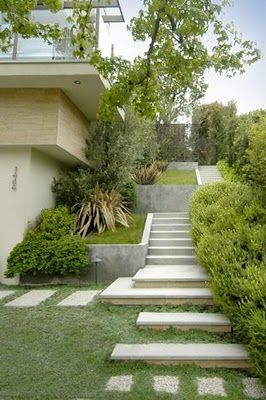 Concrete stairs and grass.  Modern angles for mid-century style. Mid Century Modern Landscaping, Side Yard Landscaping, Concrete Stairs, Sloped Garden, Modern Landscape Design, Landscaping Tips, Side Yard, Back Gardens, Modern Landscaping