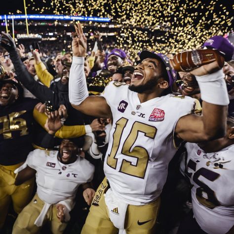 Washington's Michael Penix Jr. Leads Team to National Championship Victory!

#MichaelPenixJr. #Washingtonnationalchampionship Michael Penix Jr, College Football Players, Nfl Championships, College Football Playoff, Championship Game, National Championship, Usa News, Under Pressure, College Football