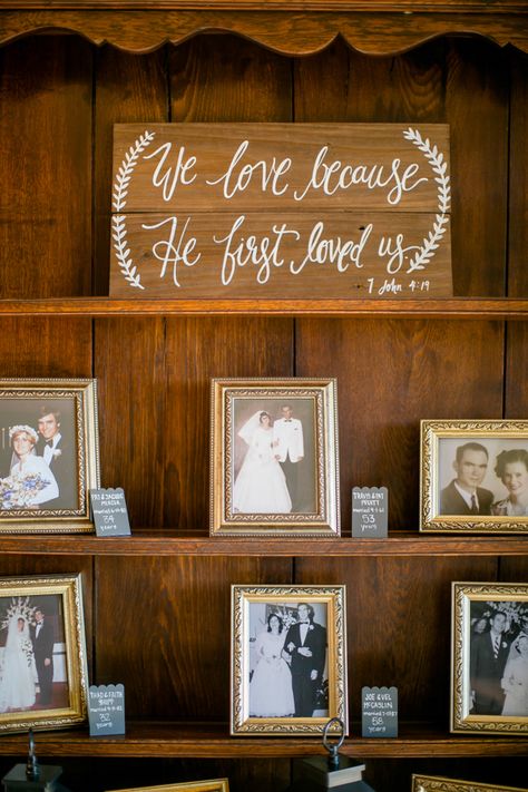 Family Wedding Pictures, Wedding Photo Display, Country Wedding Photos, Family Wedding Photos, Display Family Photos, Parents Wedding, Wedding Display, November Wedding, Future Mrs