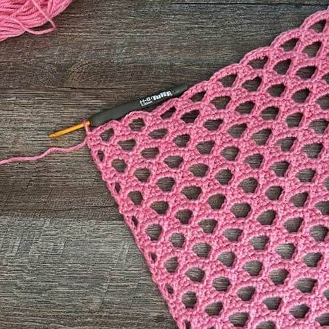 Learn how to make this beautiful honeycomb crochet stitch, perfect for scarves and more. Honeycomb Crochet, Daisy Cottage Designs, Daisy Cottage, Crochet Stitch Tutorial, Cottage Designs, Stitch Tutorial, Crochet Stitches Video, Tutorial Crochet, Crochet Stitches Tutorial