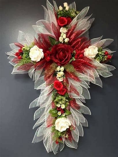 diy cross wreaths for cemetery - Search Images Diy Memorial Cross Ideas, Valentine Cemetery Decorations, Valentine Grave Decorations, Cemetery Christmas Decorations, Christmas Cross Wreath, Cross Wreaths, Cross Wreath Diy, Mesh Cross, Easter Mesh Wreaths