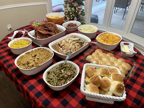 Thanksgiving Dinner Buffet Food Set-up Thanksgiving Food Layout, Thanksgiving Food Display Ideas, Thankgiving Setup, Thanksgiving Set Up Small Space, Thankgiving Setup Food, Autumn Board, Food Set Up, Dinner Buffet, Thanksgiving 2024