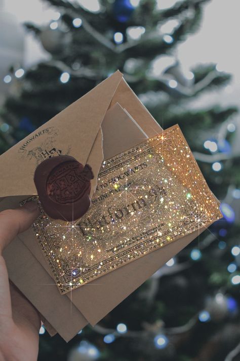 Sparkly Christmas Aesthetic, Glitter Christmas Aesthetic, Sparkle Movie, Glam Wallpapers, Sparkly Aesthetic, Sparkly Birthday, Sparkle Aesthetic, Harry Potter Movie Night, Golden Angel