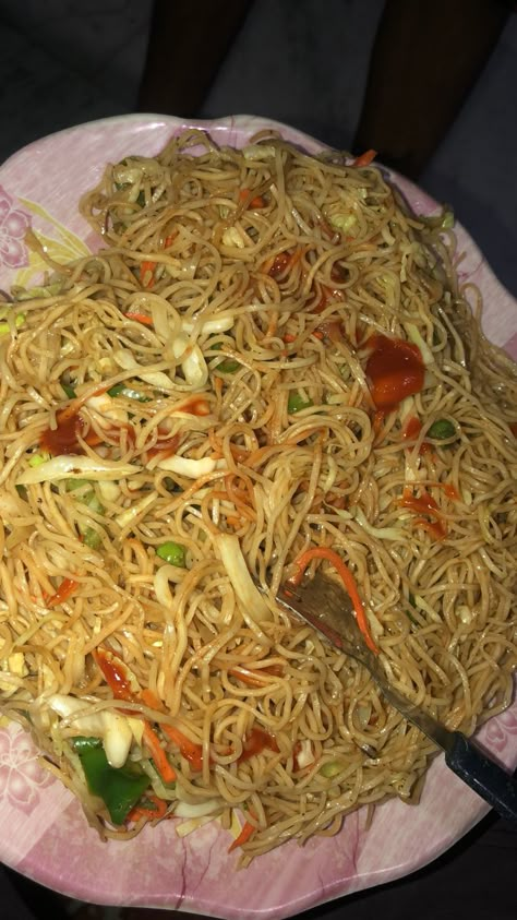 Night Food Snap Home, Chilli Garlic Noodles, Indian Fast Food, Remedies For Skin, Foodie Pics, Food Snap, Eating Food Funny, Garlic Noodles, Foodie Instagram