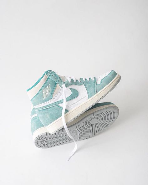 Green And Blue Jordans, Air Jordan Turbo Green, Turbo Green Jordan 1 Outfit, Nike Air Jordan 1 Outfit Women, Air Jordan 1 Green, Air Jordan 1 Turbo Green, Jordan 1 Retro High Turbo Green, Jordan 1 Turbo Green, Blue And White Jordans