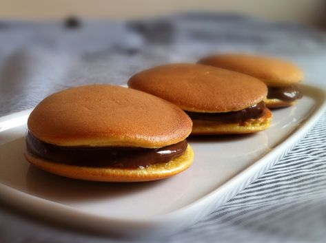 Have you tasted Dorayaki? Dorayaki Recipe, Chocolate Banana Smoothie, Japanese Pancake, Crepes And Waffles, Chocolate Custard, Japanese Dessert, Asian Desserts, Pancakes And Waffles, Chocolate Banana