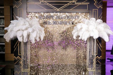 Great Gatsby Room Decor, Gatsby Party Ideas Decoration, Great Gatsby Backdrop Ideas, Great Gatsby Photo Backdrop, Gatsby Balloon Decor, Gatsby Photo Backdrop, Gatsby Centerpiece Ideas, Gatsby Themed Party Decorations, The Great Gatsby Party Theme