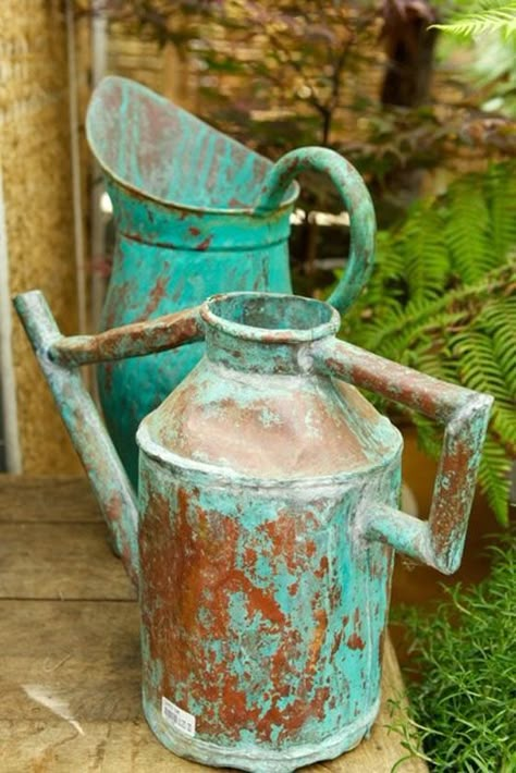 shabby chic-farmhouse Vintage Auto's, Shabby Chic Farmhouse, Chic Farmhouse, Rustic Farmhouse Style, Milk Cans, Shabby Vintage, Vintage Garden, Shabby Chic Furniture, Chic Furniture