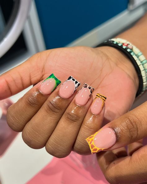 Into the jungle 🐅 this is my new fav set! Using @rarjsmofficial polish #nailsnailsnails #nailart #nailtechnician #acrylic #shortnails Zoo Themed Nails, Safari Nails Jungle, Giraffe Nails Designs, Safari Nail Ideas, Safari Themed Nails, Jungle Theme Nails, Safari Theme Nails, Jungle Nails Design, Jungle Nails