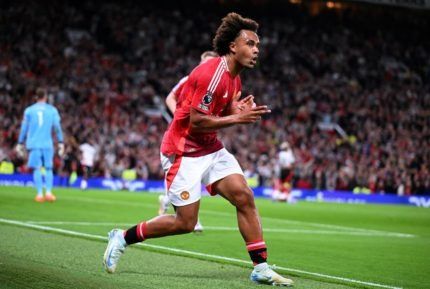 "Zirkzee's Debut Strike Secures Manchester United Victory Over Fulham in Premier League Opener" - OGM News FC Football Transfer News, Football Transfer, Football Transfers, Premier League Football, Marcus Rashford, Transfer News, Free Kick, High Expectations, Man United