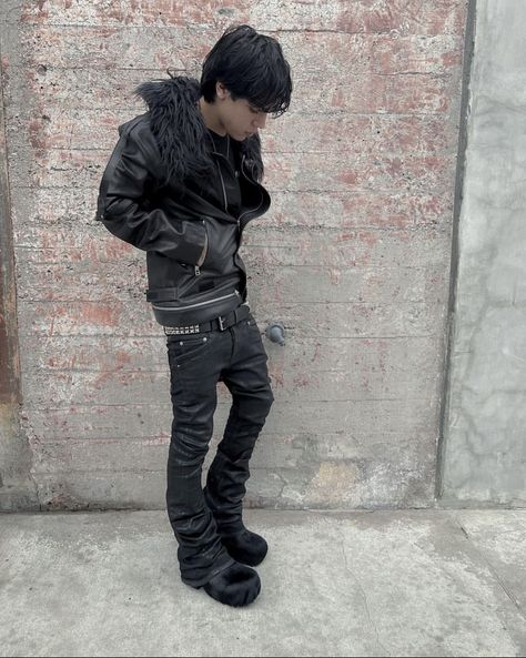 Emo Male Fashion, Undercut Hair Designs, Comfortable Casual Outfits, Fire Clothes, Underground Clothing, New Rock Boots, Simply Fashion, All Black Fashion, Swag Outfits Men