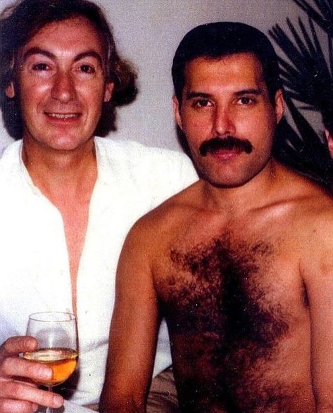 Freddie & David Wigg #freddiemercury #queenband #mercurymonday Rio Festival, Mary Austin, Sacha Baron Cohen, Celebrity Friends, Freddy Mercury, Rock In Rio, Roger Taylor, Queen Freddie Mercury, Brian May