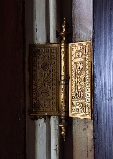 Home Design Details, Kitchy Decor, Historic Home Interiors, Custom Door Handle, Historic Interiors, Door Plates, Vintage Brass Decor, Door Knobs And Knockers, Vintage Door Knobs