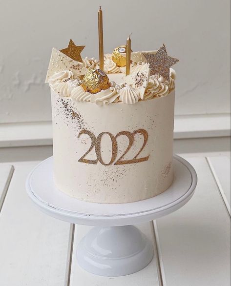 New Years Eve Cake Ideas Simple, New Year Cake Designs, New Year Cake Decoration, Cakes 2023, New Year's Desserts, New Year Cake, Christmas Pastries, New Years Cookies, Soft Cake