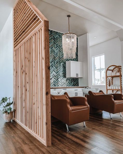 Dream Hair Salon Ideas, Long Salon Design, Salon Floor Ideas, Salon Interior Design Wallpaper, Garage Converted To Hair Salon, Boho Aesthetic Salon, Salon Suite Building Layout, Salon Station Ideas Decor, Metal Building Salon