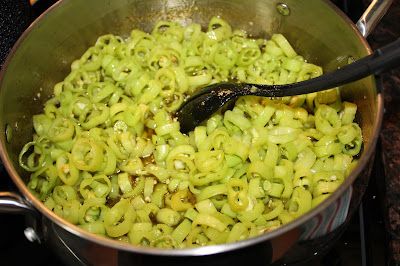 Banana Pepper Sauce Recipe, Canning Banana Peppers, Hot Banana, Recipes With Banana Peppers, Salsa Canning Recipes, Canning Peppers, Hot Banana Peppers, Pickled Banana Peppers, Canning Jam Recipes