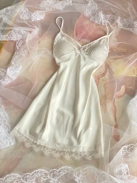 Botines Aesthetic, White Lingerie Dress, Coquette Nightgown, Silk Teddy, Wedding Nightgown, Angel Fashion, Honeymoon Lingerie, Pink And White Dress, Cute Pajama Sets