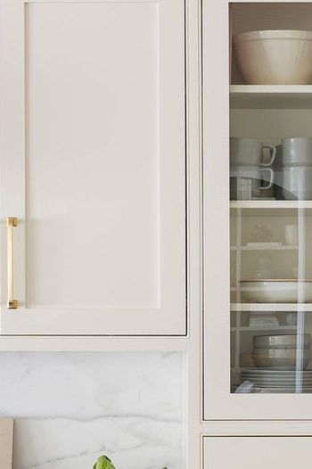 The question of which is the best white paint for kitchen cabinets is an age-old debate, so we asked designers to share their favorite swatches. Off White Paint Colors For Cabinets, White Down Cabinets, Soft Beige Cabinets, Cream Kitchen Cabinet Colors, Cabinet Colors With Carrara Marble, White Wall Cream Cabinet Kitchen, Framed Cabinets Kitchen, Egg Shell Cabinets Kitchen, White Walls Greige Cabinets