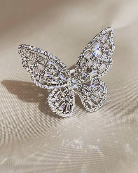 Large Butterfly Ring Paradise Kiss, Bling Earrings, West Covina, Bridal Jewelry Collection, Butterfly Ring, Hoop Earring Sets, Ladies Diamond Rings, Fancy Jewellery, Butterfly Jewelry