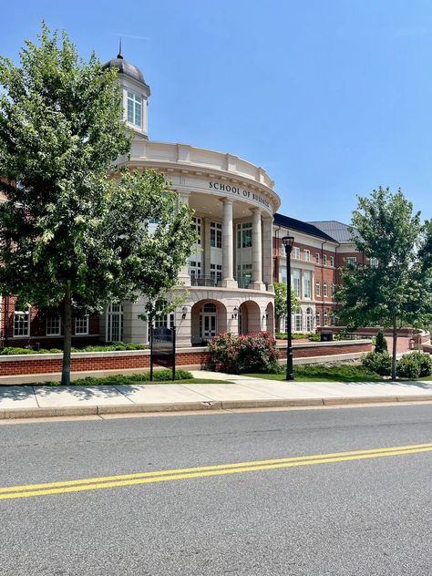 We Toured Liberty University & This is What We Learned. - Liberty University Dorm, University Dorm, University Dorms, Liberty University, Dream College, Education College, College Life, Big Deal, University