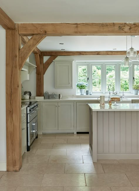 Oak Frame House, Country Kitchen Designs, Wood Beam Ceiling, Beautiful Farmhouse, Kitchen Ceiling, Kitchen Farmhouse, Wood Beams, Farmhouse Kitchen Decor, Open Kitchen