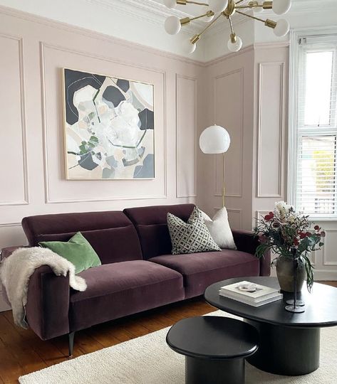 Real examples of how to Farrow and Ball Calamine in your home, as well as the best Farrow and Ball colours to pair with Calamine... Pastel Living Room, Murs Roses, Pink Paint Colors, Purple Sofa, Pink Living Room, Corner Sofa Set, Style Deco, Pink Room, Living Room Inspo