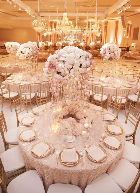 Pink Wedding Receptions, Gold Wedding Reception, Indoor Wedding Receptions, Quince Decorations, Rustic Wedding Decorations, Tafel Decor, Quinceanera Decorations, Pink And Gold Wedding, Elegant Wedding Reception