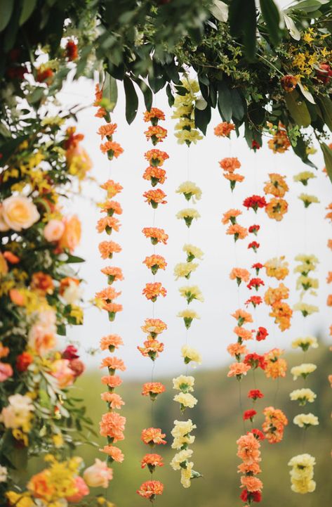 Floral Garland Backdrop, Flowers Indian Wedding, Indian Mandap, Flowers Indian, Indian Wedding Flowers, Flower Garland Wedding, Garland Backdrops, Flower Curtain, Desi Wedding Decor