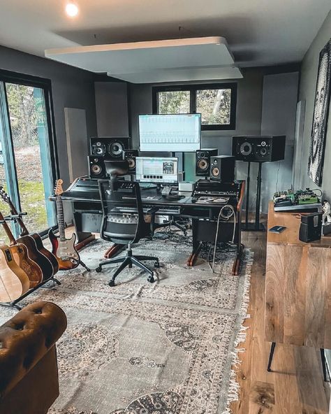 Black Music Studio, Guitar Room Ideas, Small Music Studio Ideas, Small Recording Studio, Room Ideas Small Spaces, Home Music Studio Ideas, Casa Rock, Music Room Design, Home Recording Studio Setup