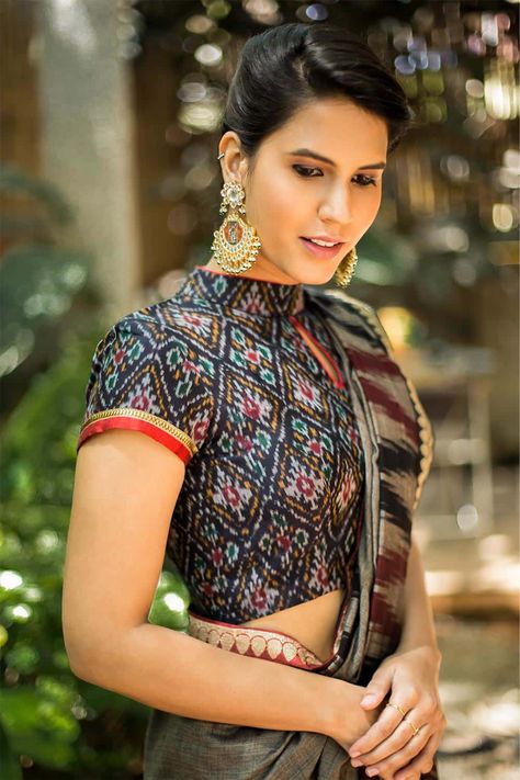 Types of blouse design in India - High neck blouse Designer Blouse Patterns Unique, Neck Blouse Designs, Latest Blouse Designs, Blouse Designs High Neck, Saree Blouse Neck Designs, Blouse Back Neck Designs, Sari Blouse Designs, Saree Blouse Patterns, Blouse Designs Indian