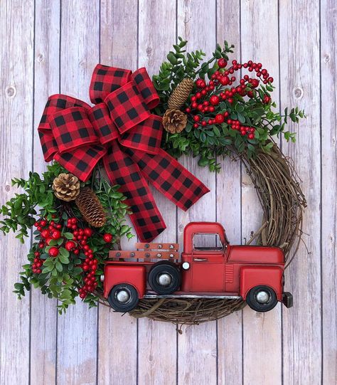 Red Truck Wreath, Truck Wreath, Holiday Wreaths Christmas, Fun Christmas Decorations, Christmas Wreaths To Make, Christmas Wreaths For Front Door, Rustic Wreath, Holiday Wreath, Farmhouse Christmas Decor