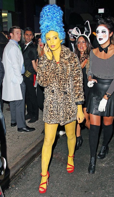 The 11 Most Spot-On Celebrity Halloween Costumes | Who What Wear Simpson Costume, Halloween Costumes Pop Culture, Kostum Halloween, Best Celebrity Halloween Costumes, Celebrity Costumes, Celebrity Halloween, Baby Kostüm, Black Halloween Dress, Marge Simpson