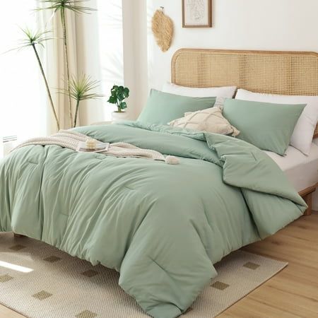 SPRINDAY sage green comforter set is 100% polyester and machine washable, the unique sage green comforter set queen size makes bed cover sets more softness and contemporary. sage green queen comforter sets can be used by both men and women because of unisex, which can also be given as a gift on holidays for friends. No matter adult or children all can use. SPRINDAY sage green queen comforter set includes 1 sage green queen size comforter 90 x 90 and 2 pillowcases 20 x 26, which fits bed pillow size is 20 x 26. SPRINDAY comforter sage green set is also easy care, which supports machine washable with cold water. Do not bleach. Our bed comforter is durable and easy to maintain to years of use with proper care. Cute Sage Green Bedding, Mint Green Comforter Bedroom, Sage Green Bed Spread, Sage Green And White Bedroom Ideas, Mint Green Comforter, Sage Green Comforter, Blue Green Rooms, Green Comforter Sets, Bed Pillow Sizes