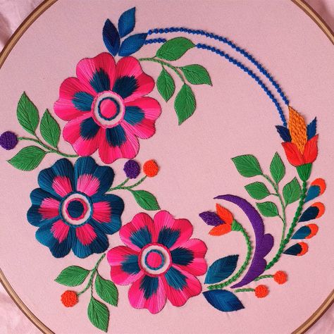 Embroidery Edging, Mexican Embroidery Designs, Cushion Cover Design, Crewel Embroidery Patterns, Flower Pattern Drawing, Embroidery Hoop Art Diy, Flower Machine Embroidery Designs, Embroidery Lessons, Mexican Embroidery