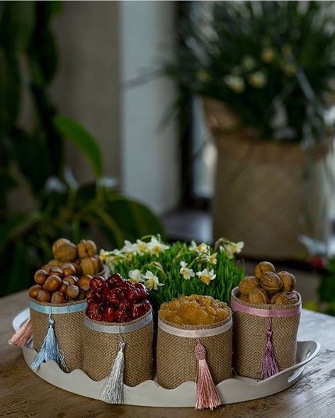 Norooz Crafts, Haftsin Ideas, Nowruz Crafts, Date Recipes Desserts, Norooz Design, Nowruz Table, Haft Seen, Chocolate Crafts, Baby Shower Deco