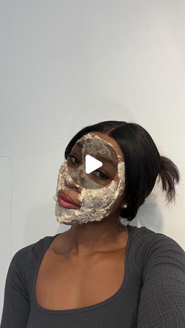 Thandiwe Dube on Instagram: "Oats Face Mask benefits ⬇️:

1. Oats contain lipids and proteins that can help moisturize and hydrate the skin
2.  gentle exfoliation
3. help reduce redness and irritation
4. help balance the skin’s natural oils

#oats #oatsfacemasks #facemask #skincare #diy 
#skinglow #glassskin #skincaretips #skincarecommunity" Masks For Pimples, Face Mask Without Honey, Oats Face Mask, Acne Face Mask Recipe, Tumeric Face Mask For Acne, Pimple Mask, Acne Face Mask Homemade, Diy Acne Face Mask, Homemade Baking Soda