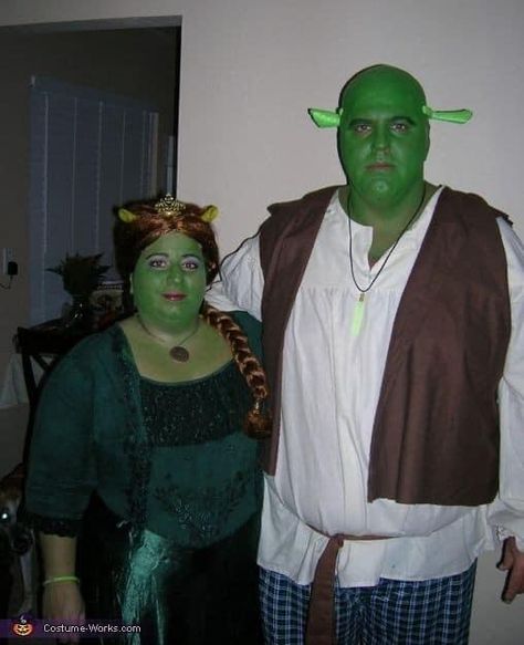 Shrek And Fiona Costume, Costume Halloween Duo, Fiona Costume, Shrek And Fiona, Halloweenský Makeup, Halloween Duos, Kostuum Halloween, Matching Halloween Costumes, Pretty Halloween Costumes